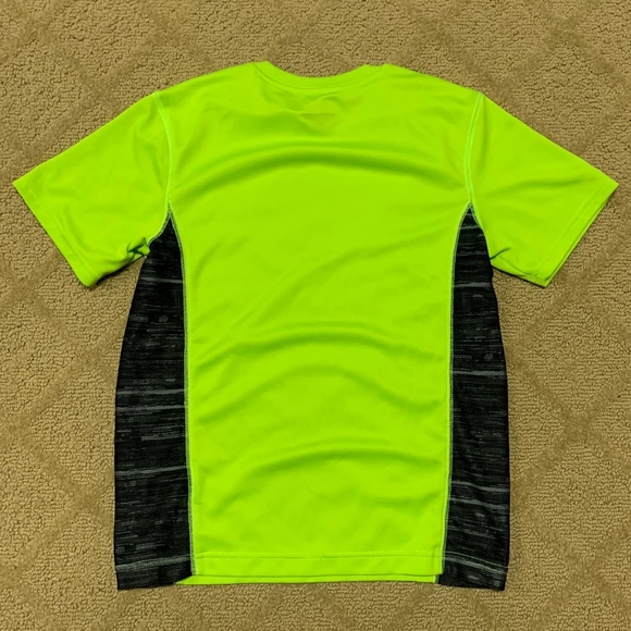 4/$20 Old Navy Active Boys Short Sleeve T-Shirt - Picture 2 of 4